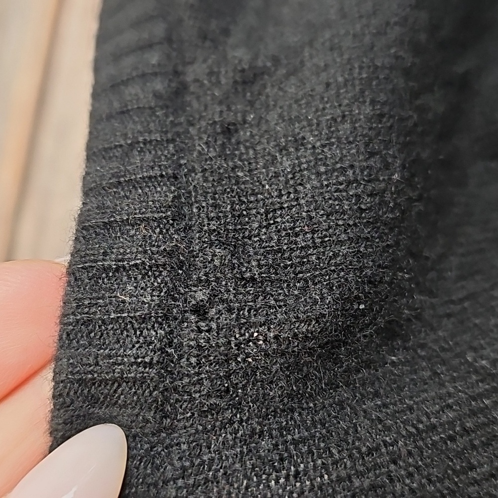 J. CREW 100% 2-PLY CASHMERE BLACK LONG SLEEVE BUTTON-UP CARDIGAN *WITH FLAW* - Picture 12 of 16